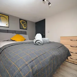 Stone's Throw Centre - Tv In Every Bedroom! Apartment